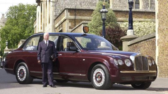 the car, the chauffeur